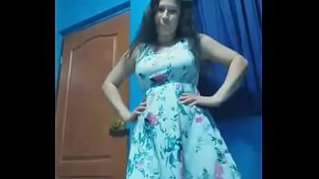 Play Chica linda baila sexy y se desnuda completamente en su cuarto
