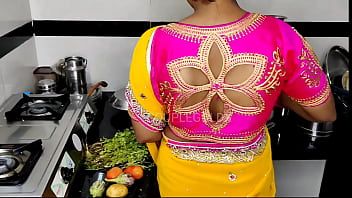 Play In the Komal kitchen, the mother-in-law was kissing with her brother-in-law, went to the market.
