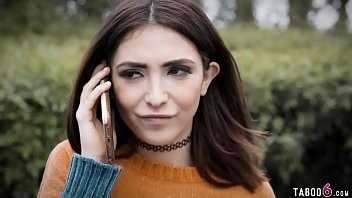 Play Brides vindictive teen sister sabotages her wedding