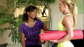 Play Lesbian Beauties 12