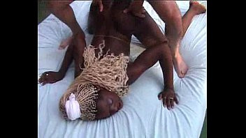 Play French ebony blonde in hot 3some