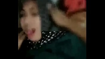 Play Tante Jilbab Ngentot Keenakan