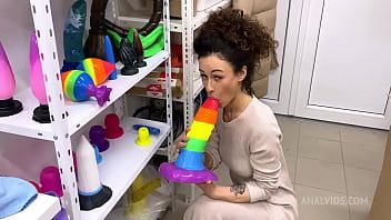 Play Stacy Bloom Testing The Handmade Dolphin Size XL (With Additional Anal Fisting) TWT155