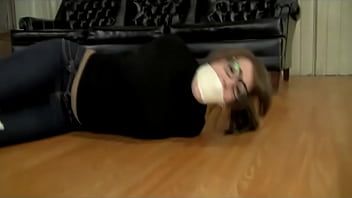 Play Elizabeth Andrews Babysitter Bound in Boots