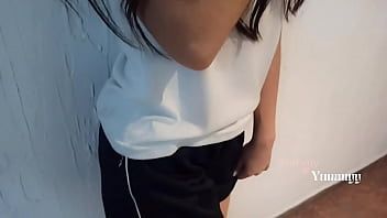 Play Que ricas nalguitas se le ven a mi primita con su shorts de la escuela, se lo bajo para penetrarla - rica colegiala follada por su primo en un hotel